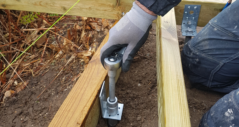 Mounting of a GroundPlug® L-bracket.